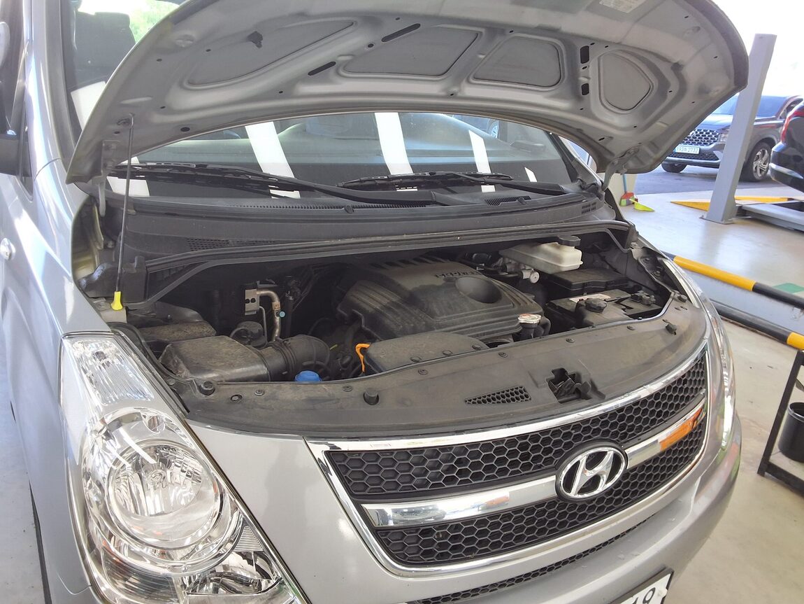 HYUNDAI GRAND STAREX 11-SEATER DIESEL CVX LUXURY 2016 - zdjęcie 18