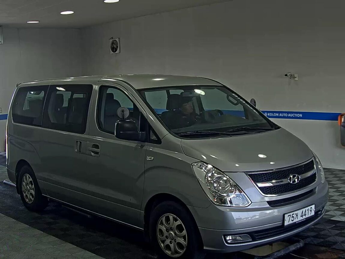 HYUNDAI GRAND STAREX 11-SEATER DIESEL CVX LUXURY 2016 - zdjęcie 3