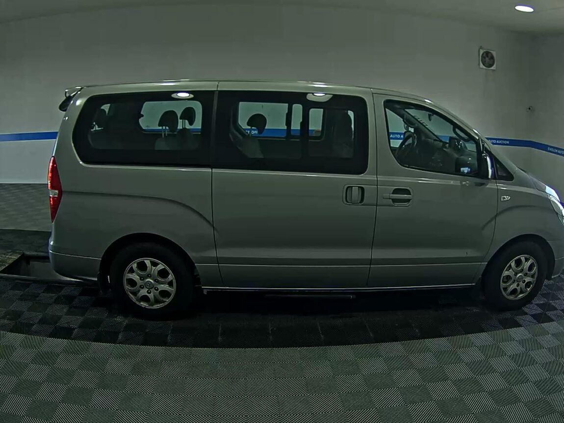 HYUNDAI GRAND STAREX 11-SEATER DIESEL CVX LUXURY 2016 - zdjęcie 4