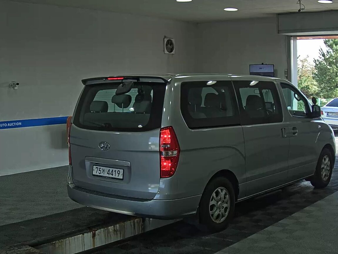 HYUNDAI GRAND STAREX 11-SEATER DIESEL CVX LUXURY 2016 - zdjęcie 5