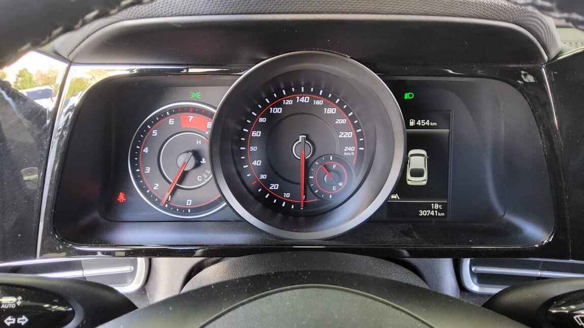 HYUNDAI AVANTE (CN7) 1.6 GASOLINE MODERN 2023 - zdjęcie 9