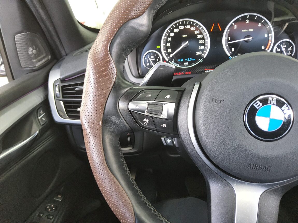 BMW X5 (3RD GEN) M50d xDRIVE LAUNCH PACK 2014 - zdjęcie 17