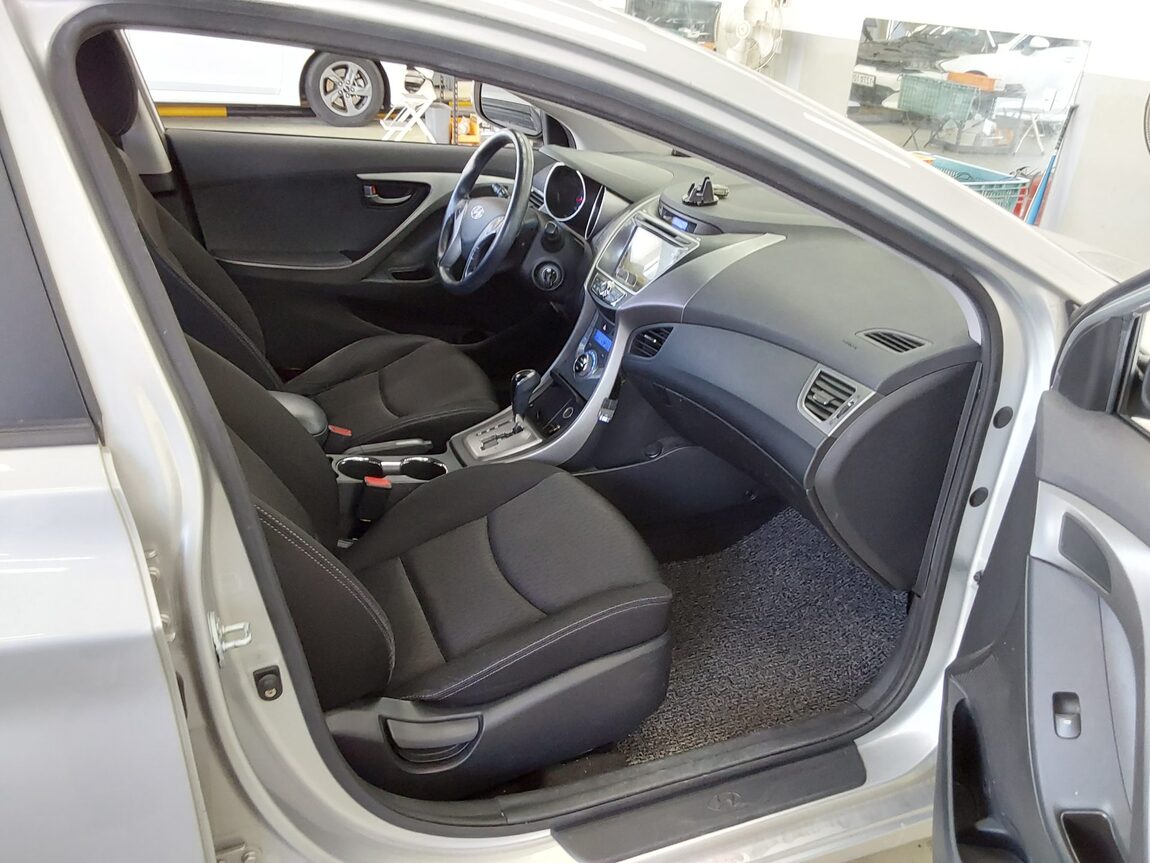 HYUNDAI AVANTE MD M16 GDi SMART 2014 - zdjęcie 14