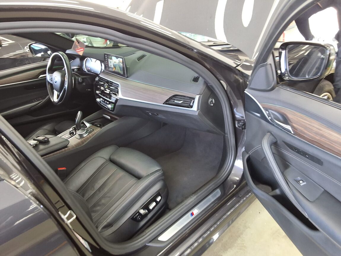 BMW 5 SERIES (7TH GEN) 520d M SPORT PACK PLUS 2017 - zdjęcie 14