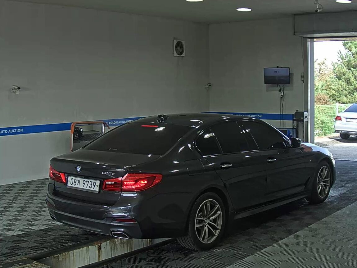 BMW 5 SERIES (7TH GEN) 520d M SPORT PACK PLUS 2017 - zdjęcie 5
