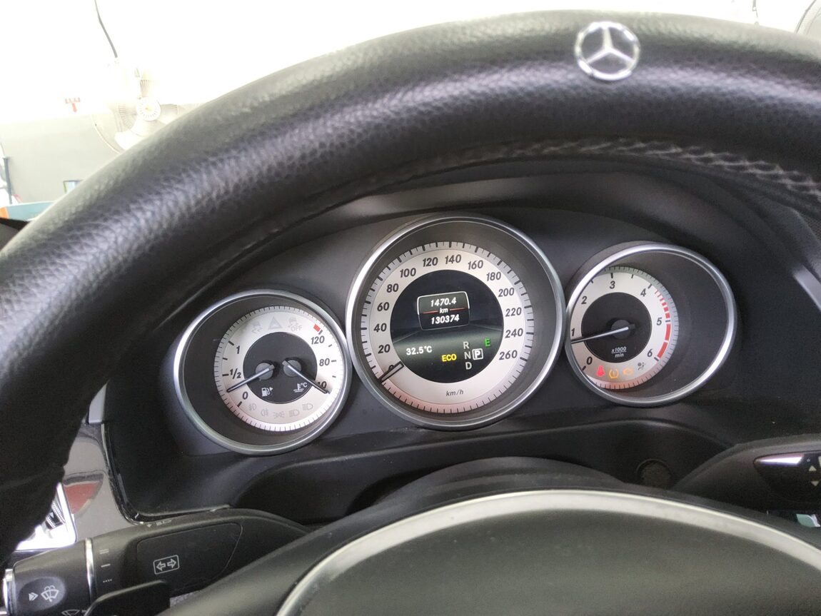MERCEDES-BENZ E-CLASS (4TH GEN) E220 CDI BLUETEC AVANTGARDE 2016 - zdjęcie 9