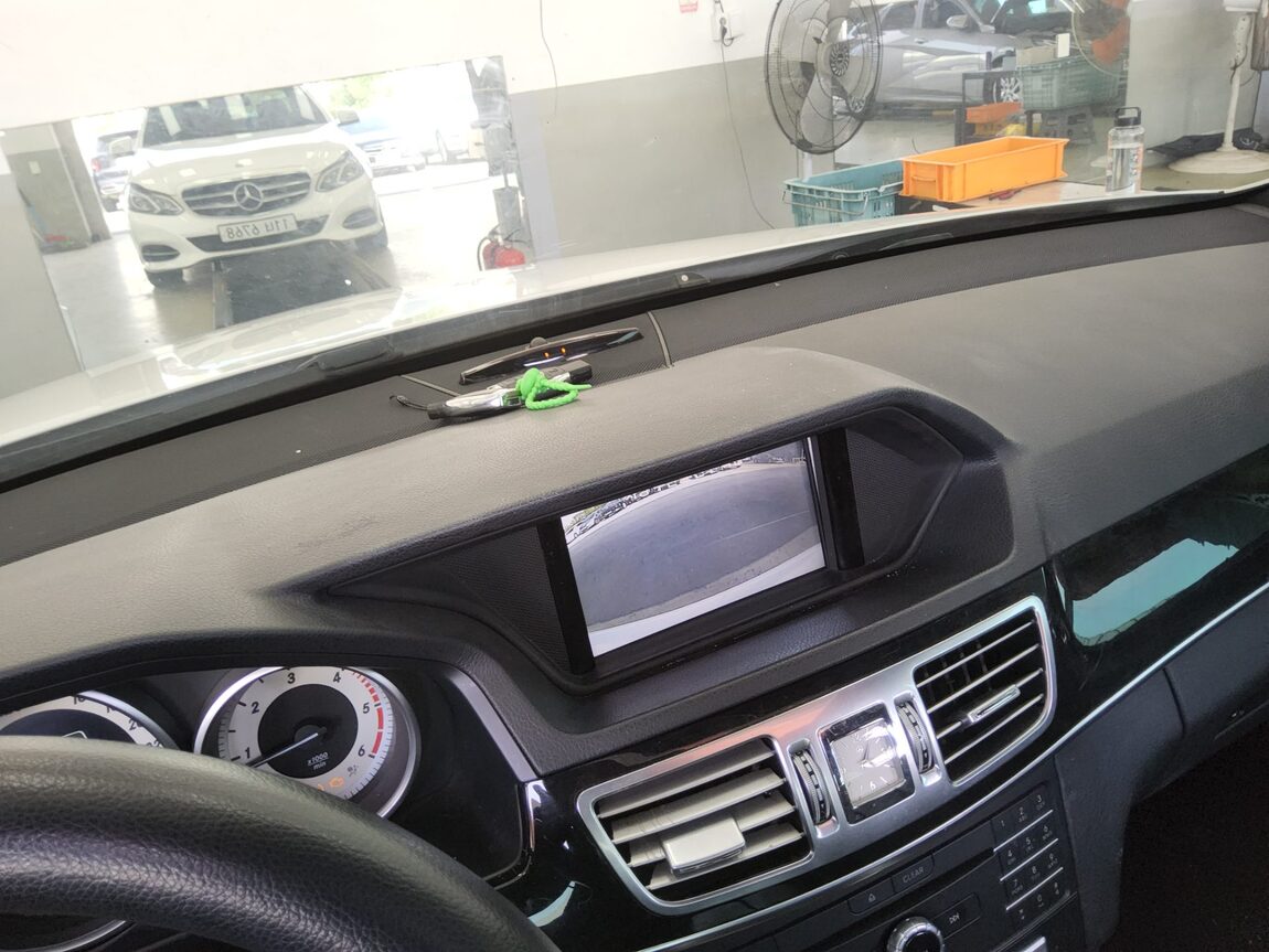 MERCEDES-BENZ E-CLASS (4TH GEN) E220 CDI BLUETEC AVANTGARDE 2016 - zdjęcie 17