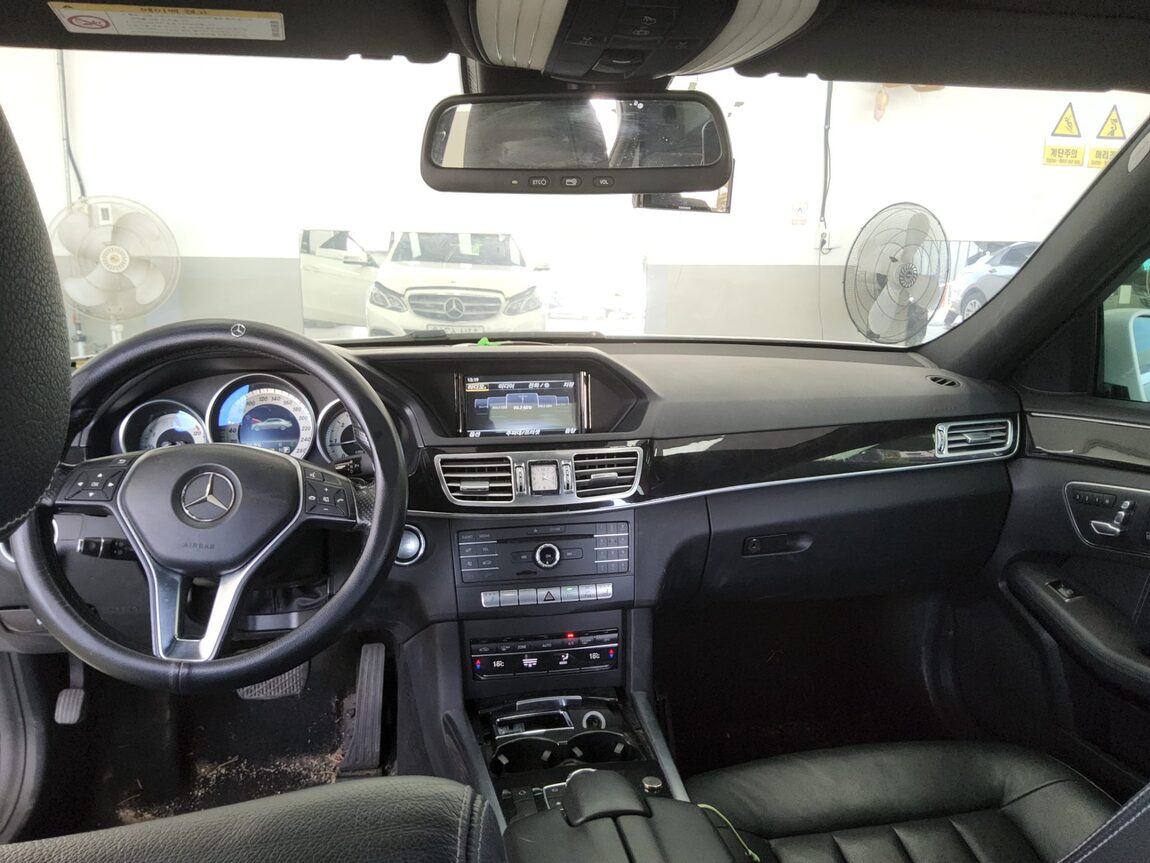 MERCEDES-BENZ E-CLASS (4TH GEN) E220 CDI BLUETEC AVANTGARDE 2016 - zdjęcie 11