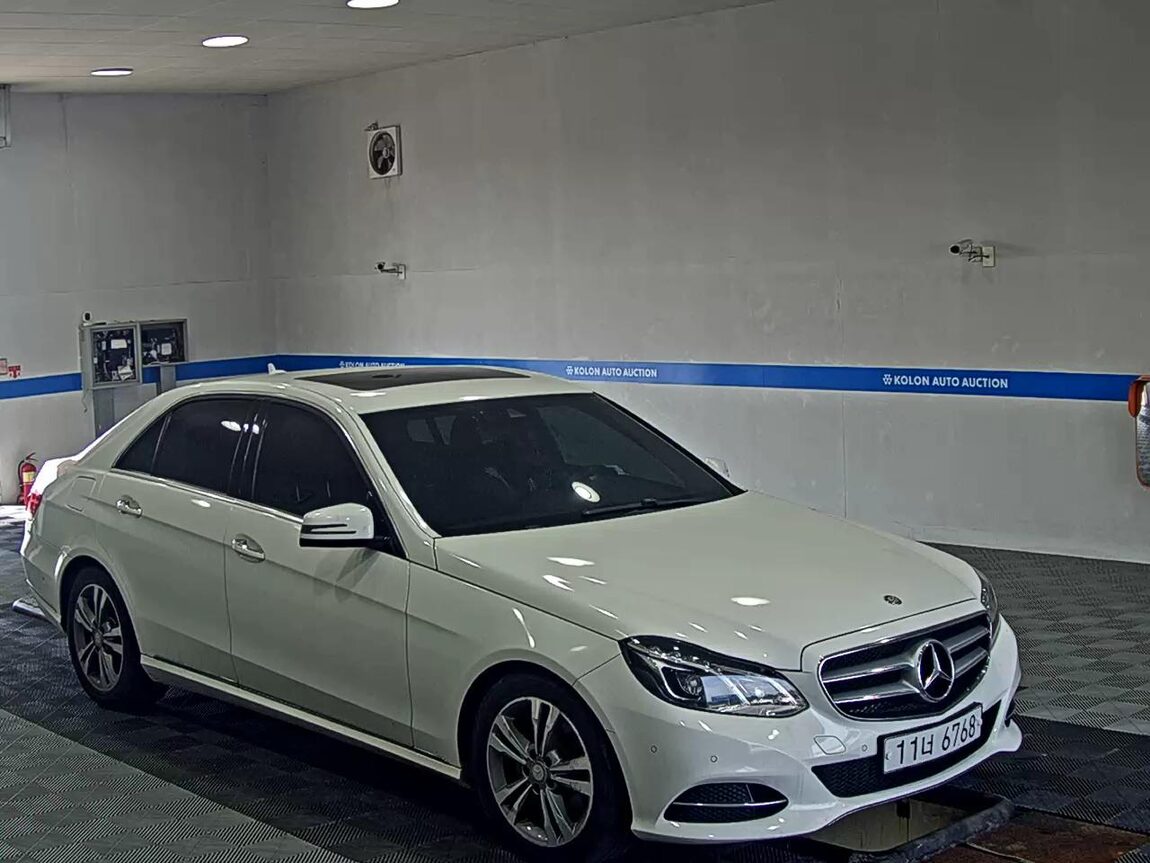 MERCEDES-BENZ E-CLASS (4TH GEN) E220 CDI BLUETEC AVANTGARDE 2016 - zdjęcie 3
