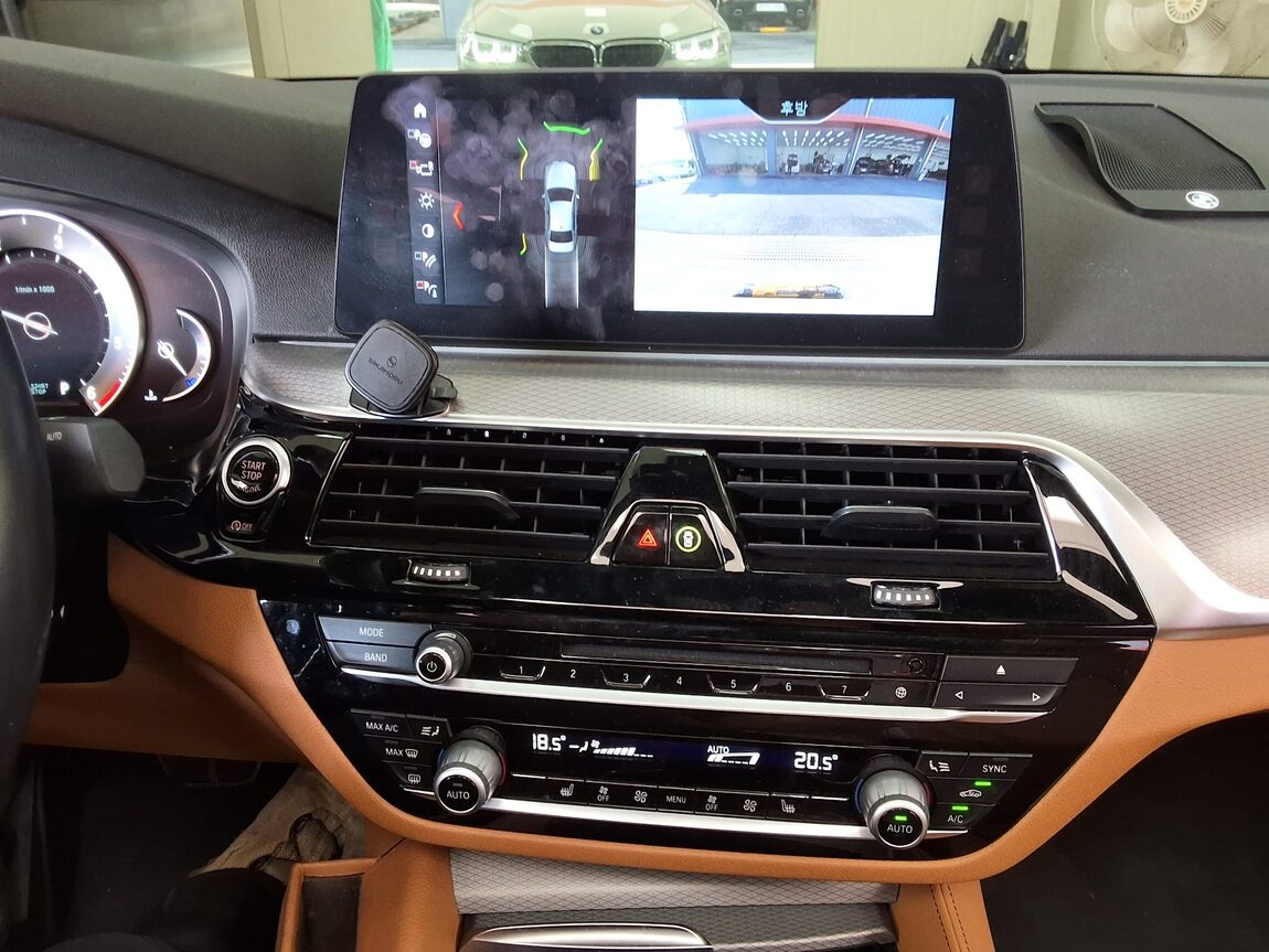 BMW 5 SERIES (7TH GEN) 520d M SPORT PACK SPECIAL 2018 - zdjęcie 24