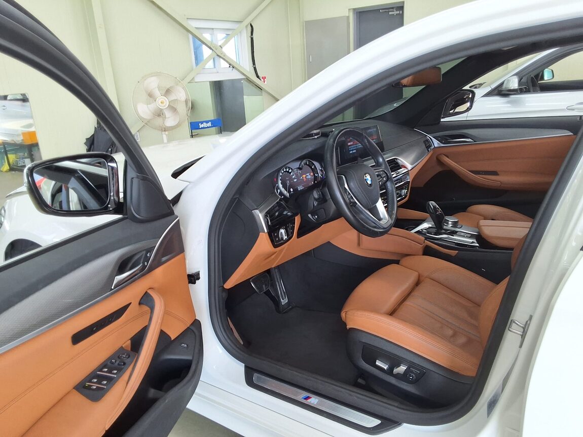 BMW 5 SERIES (7TH GEN) 520d M SPORT PACK SPECIAL 2018 - zdjęcie 11