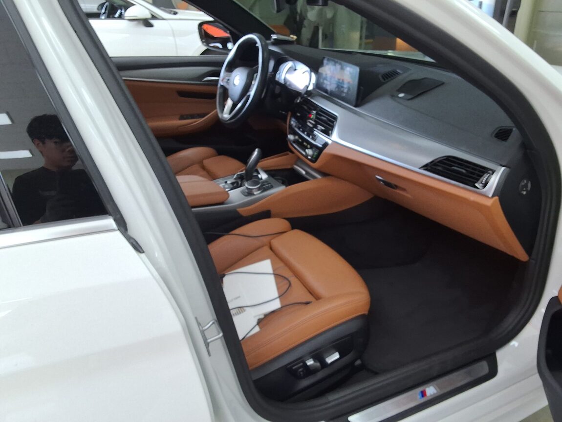 BMW 5 SERIES (7TH GEN) 520d M SPORT PACK SPECIAL 2018 - zdjęcie 15
