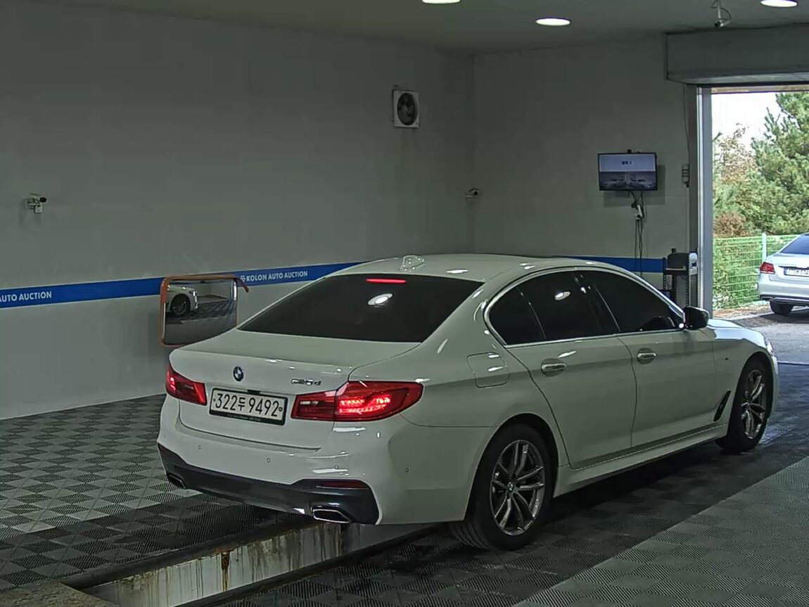 BMW 5 SERIES (7TH GEN) 520d M SPORT PACK SPECIAL 2018 - zdjęcie 5
