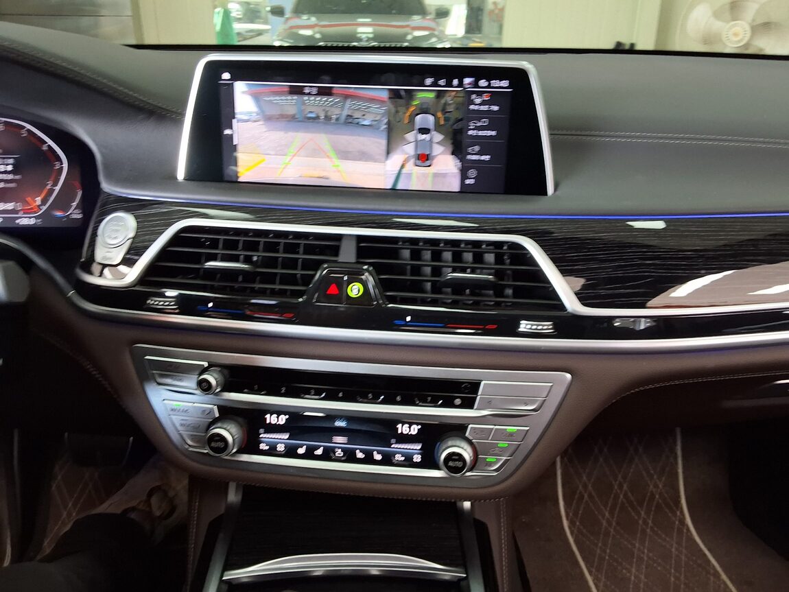 BMW 7 SERIES (6TH GEN) 740Li xDRIVE M SPORT PACK 2021 - zdjęcie 24