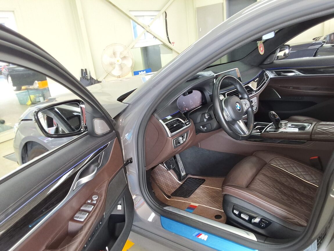 BMW 7 SERIES (6TH GEN) 740Li xDRIVE M SPORT PACK 2021 - zdjęcie 11