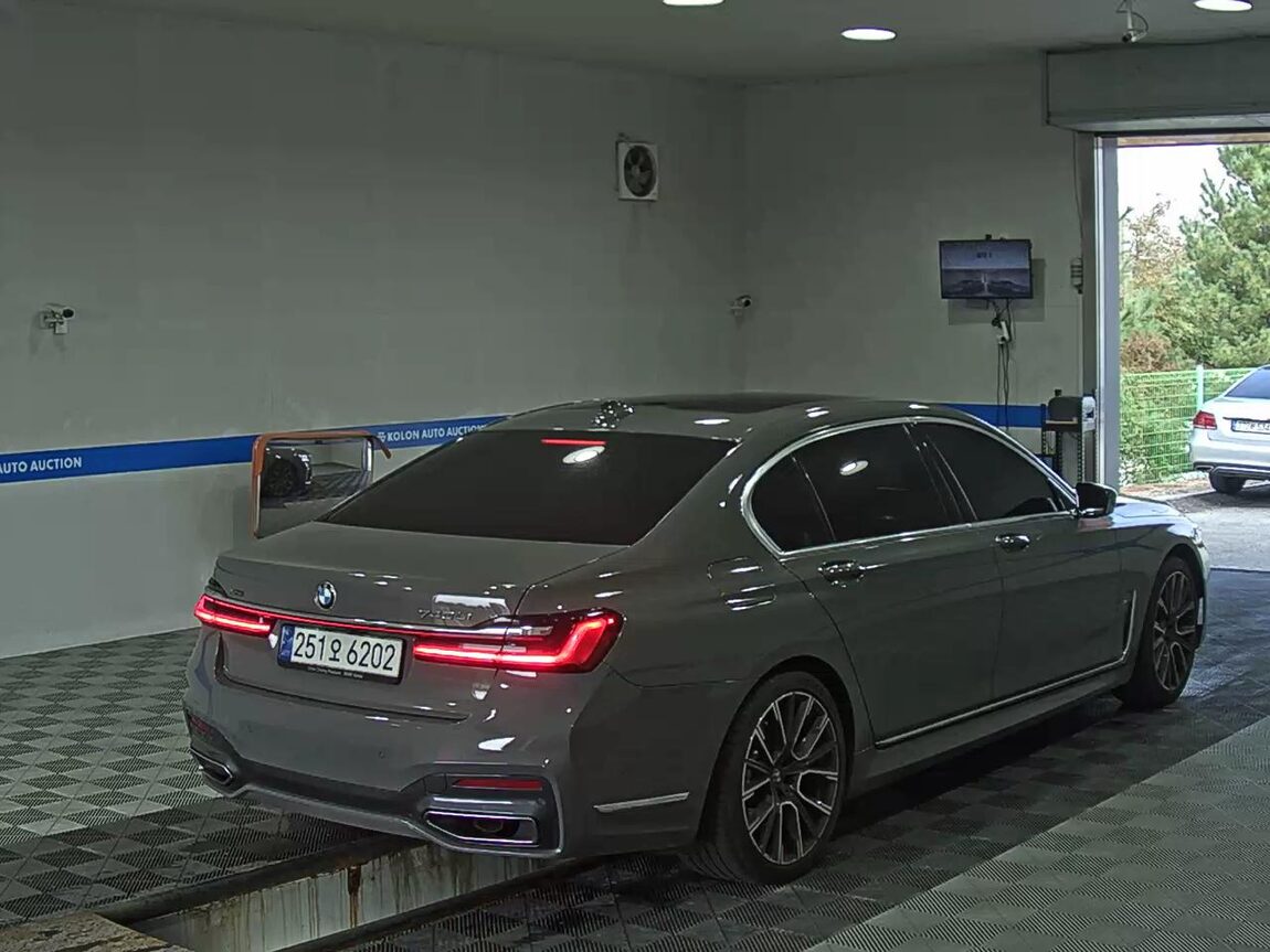 BMW 7 SERIES (6TH GEN) 740Li xDRIVE M SPORT PACK 2021 - zdjęcie 5