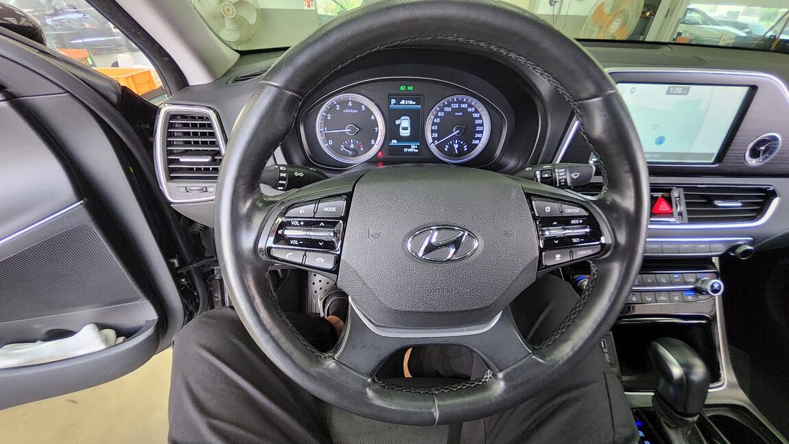 HYUNDAI GRANDEUR IG 3.0 GDi EXCLUSIVE SPECIAL 2018 - zdjęcie 17