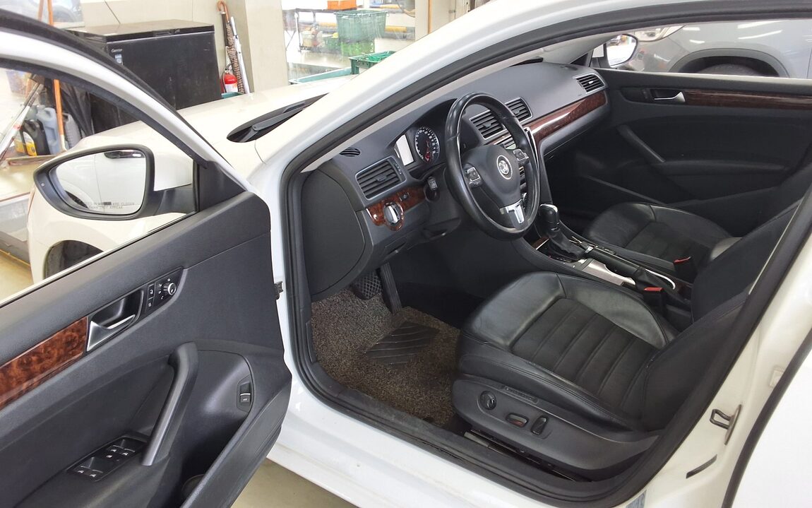 VOLKSWAGEN THE NEW PASSAT (7TH GEN) 2.0 TDI 2013 - zdjęcie 10