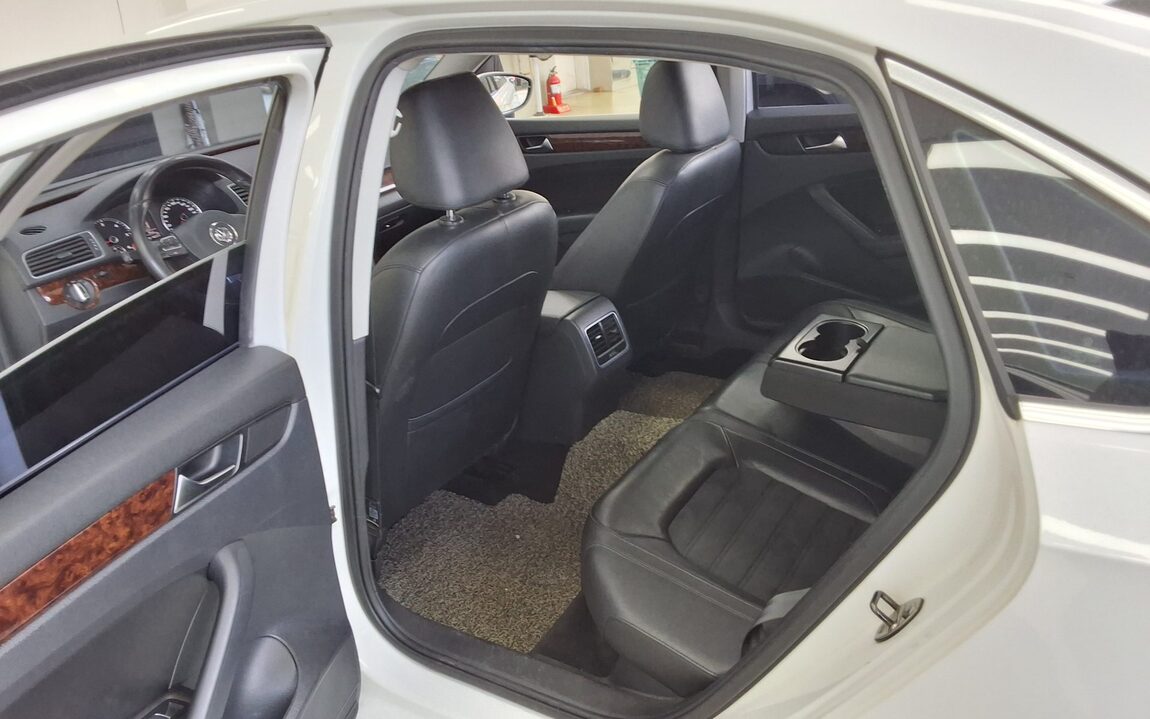 VOLKSWAGEN THE NEW PASSAT (7TH GEN) 2.0 TDI 2013 - zdjęcie 12