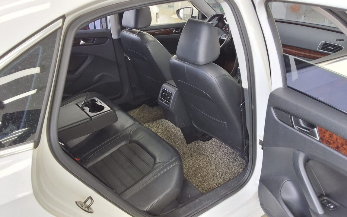 VOLKSWAGEN THE NEW PASSAT (7TH GEN) 2.0 TDI 2013 - zdjęcie 13