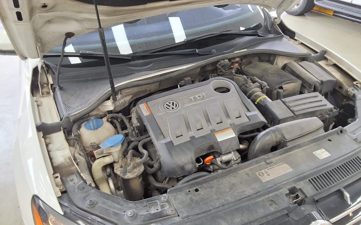VOLKSWAGEN THE NEW PASSAT (7TH GEN) 2.0 TDI 2013 - zdjęcie 22
