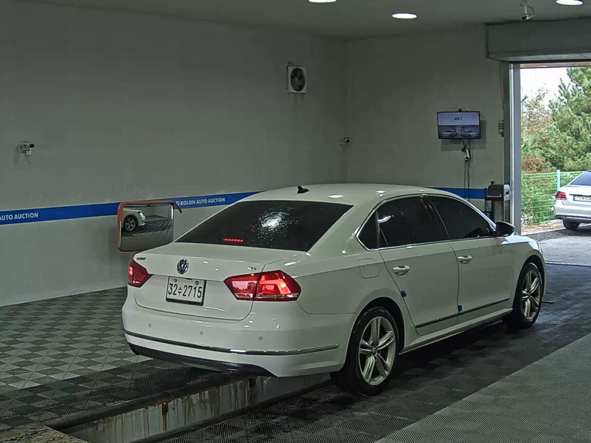 VOLKSWAGEN THE NEW PASSAT (7TH GEN) 2.0 TDI 2013 - zdjęcie 5