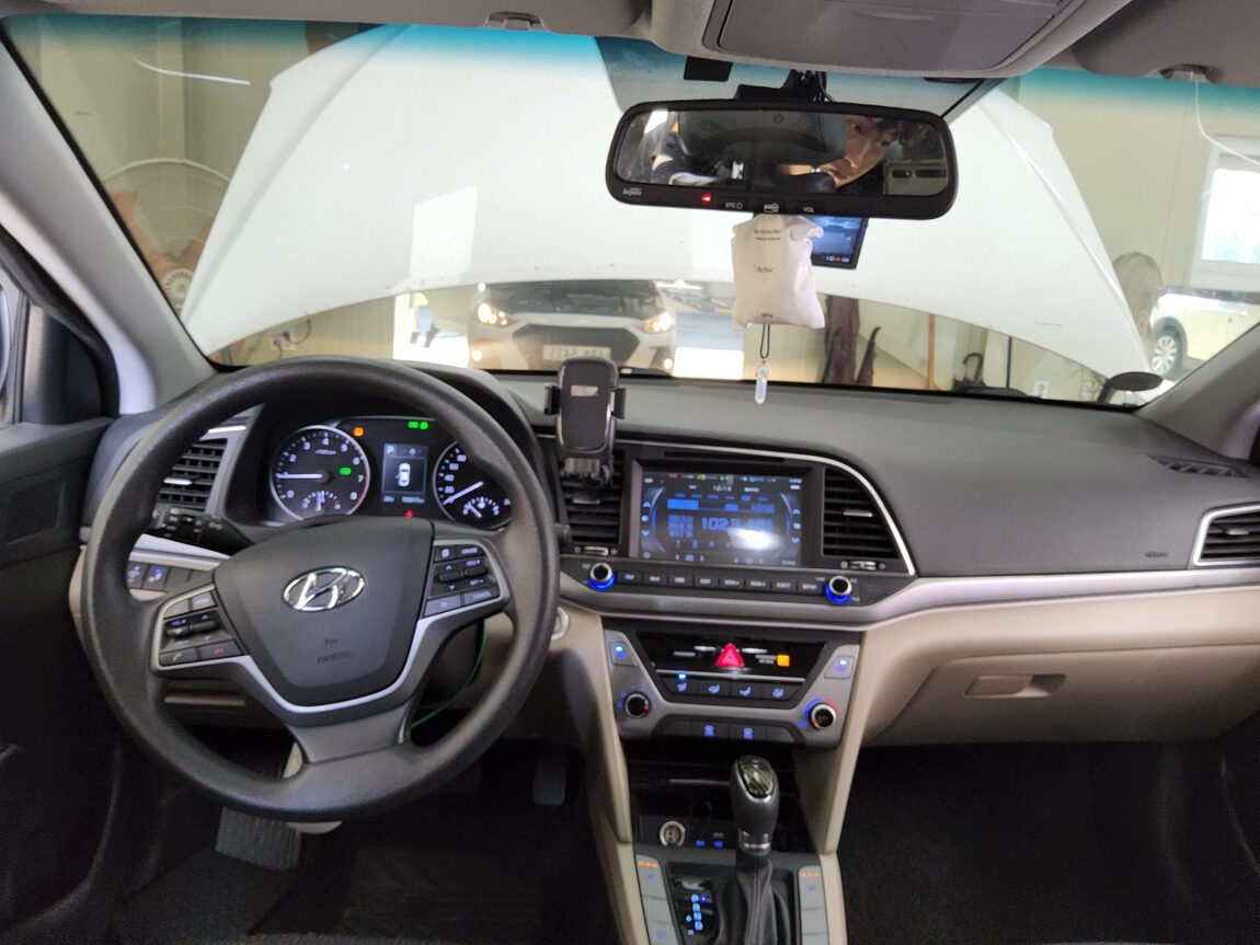 HYUNDAI AVANTE AD 1.6 GDi VALUE PLUS 2018 - zdjęcie 11