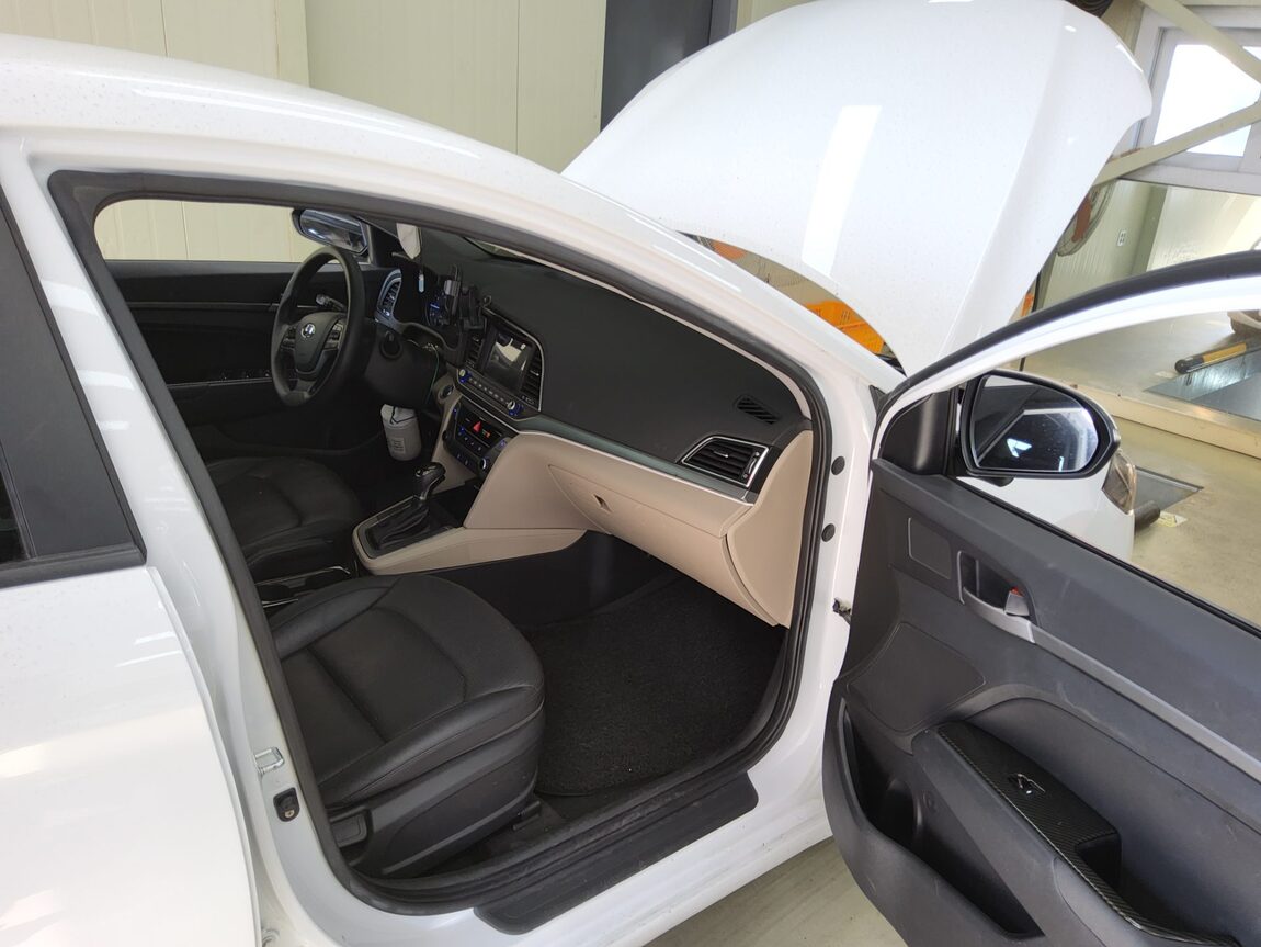 HYUNDAI AVANTE AD 1.6 GDi VALUE PLUS 2018 - zdjęcie 14