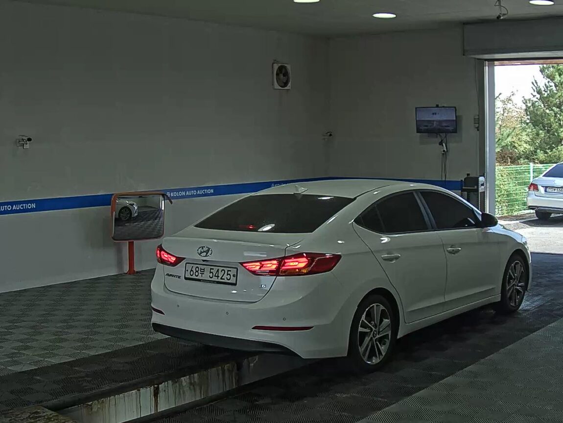 HYUNDAI AVANTE AD 1.6 GDi VALUE PLUS 2018 - zdjęcie 5