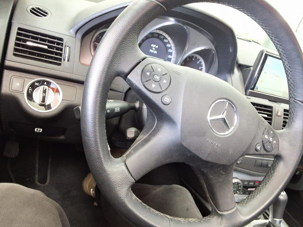 MERCEDES-BENZ C-CLASS (3RD GEN) C200 BLUE EFFICIENCY AVANTGARDE 2011 - zdjęcie 23