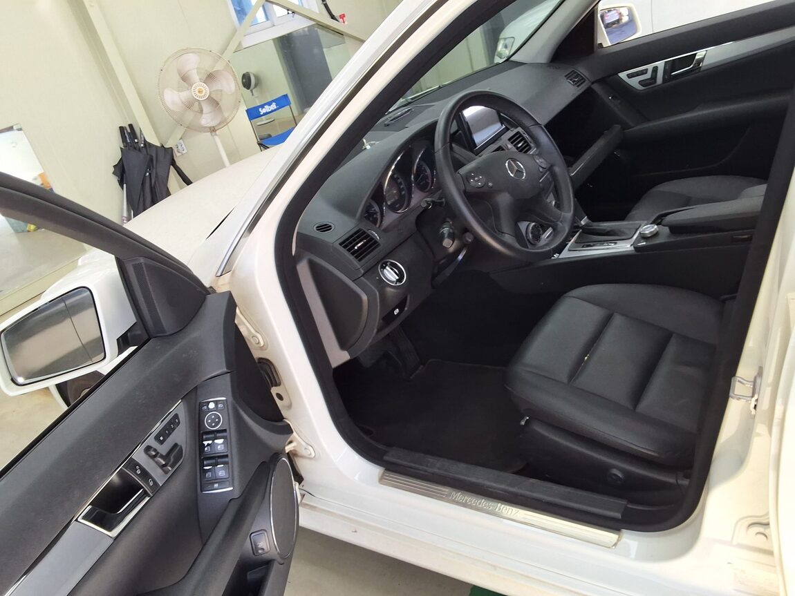 MERCEDES-BENZ C-CLASS (3RD GEN) C200 BLUE EFFICIENCY AVANTGARDE 2011 - zdjęcie 11