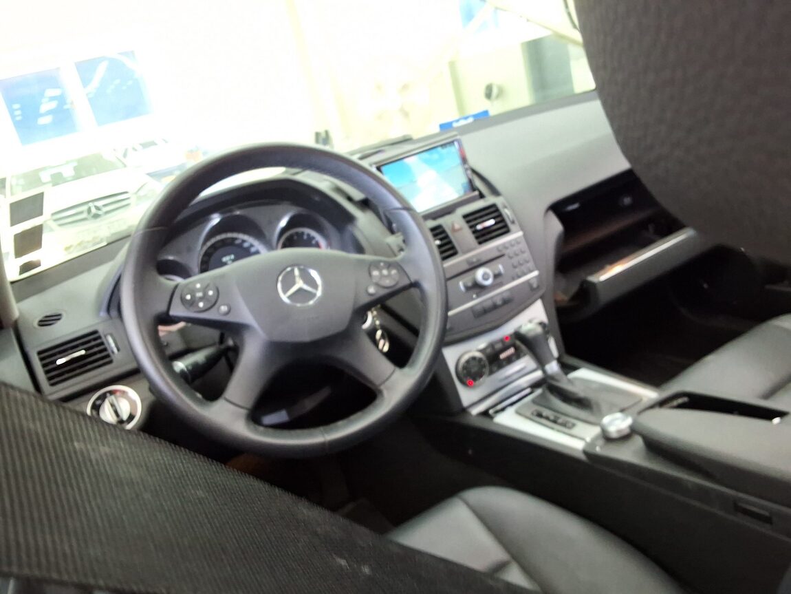 MERCEDES-BENZ C-CLASS (3RD GEN) C200 BLUE EFFICIENCY AVANTGARDE 2011 - zdjęcie 12