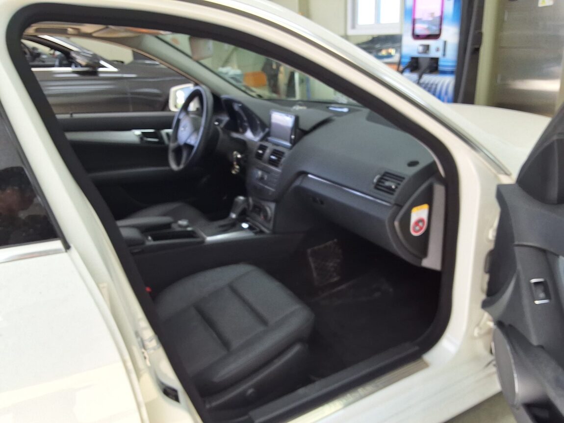 MERCEDES-BENZ C-CLASS (3RD GEN) C200 BLUE EFFICIENCY AVANTGARDE 2011 - zdjęcie 15