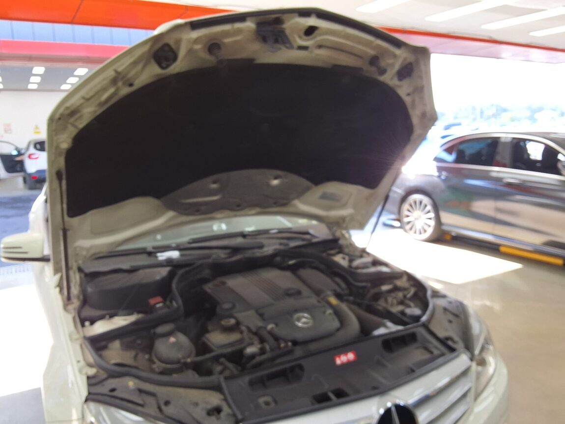 MERCEDES-BENZ C-CLASS (3RD GEN) C200 BLUE EFFICIENCY AVANTGARDE 2011 - zdjęcie 18