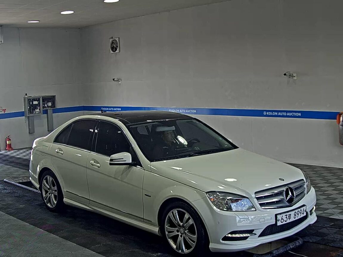 MERCEDES-BENZ C-CLASS (3RD GEN) C200 BLUE EFFICIENCY AVANTGARDE 2011 - zdjęcie 3