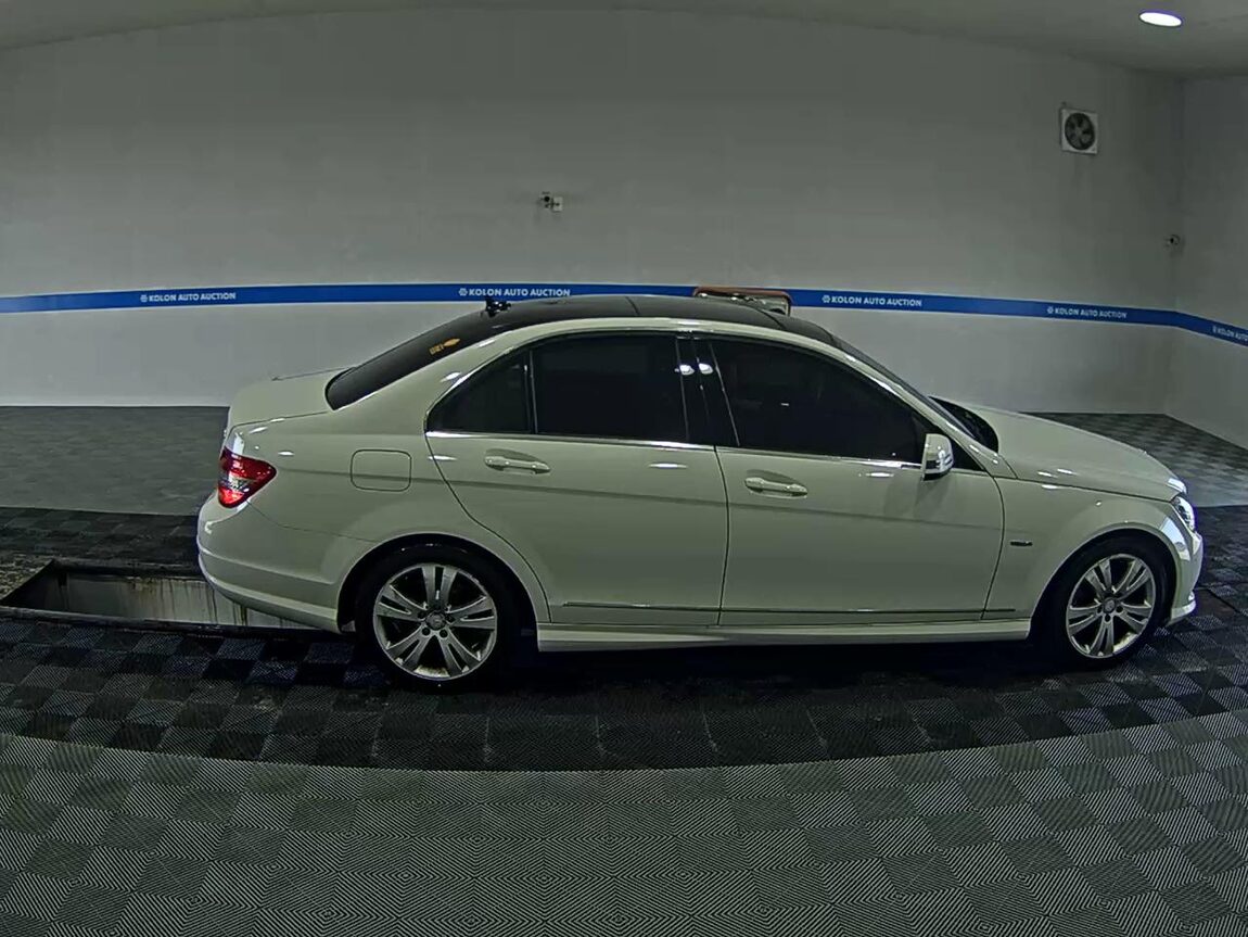 MERCEDES-BENZ C-CLASS (3RD GEN) C200 BLUE EFFICIENCY AVANTGARDE 2011 - zdjęcie 4