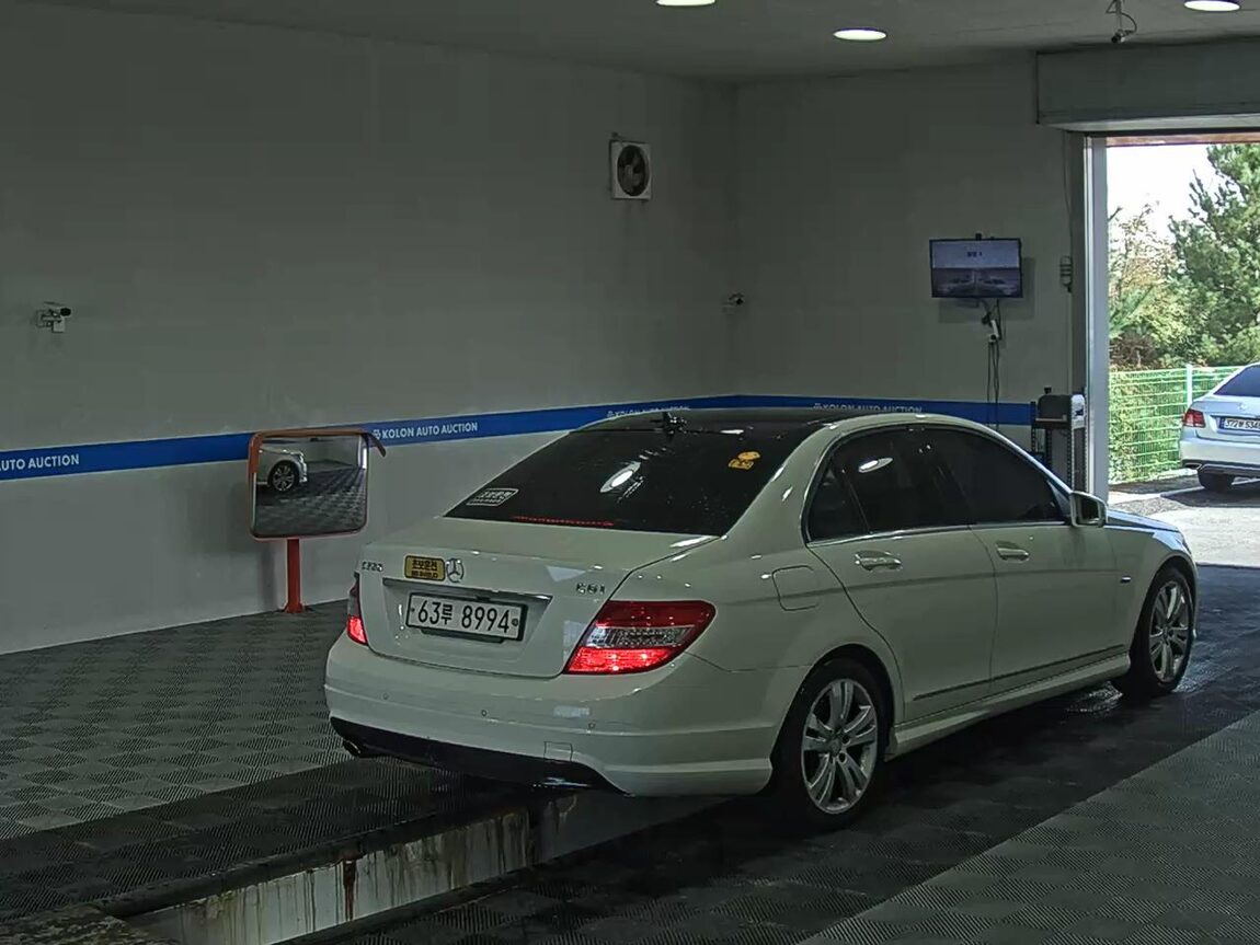 MERCEDES-BENZ C-CLASS (3RD GEN) C200 BLUE EFFICIENCY AVANTGARDE 2011 - zdjęcie 5