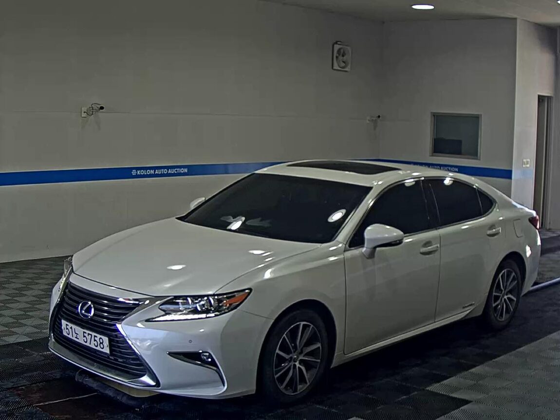LEXUS ES (6TH GEN) 300h 2017 - zdjęcie 2
