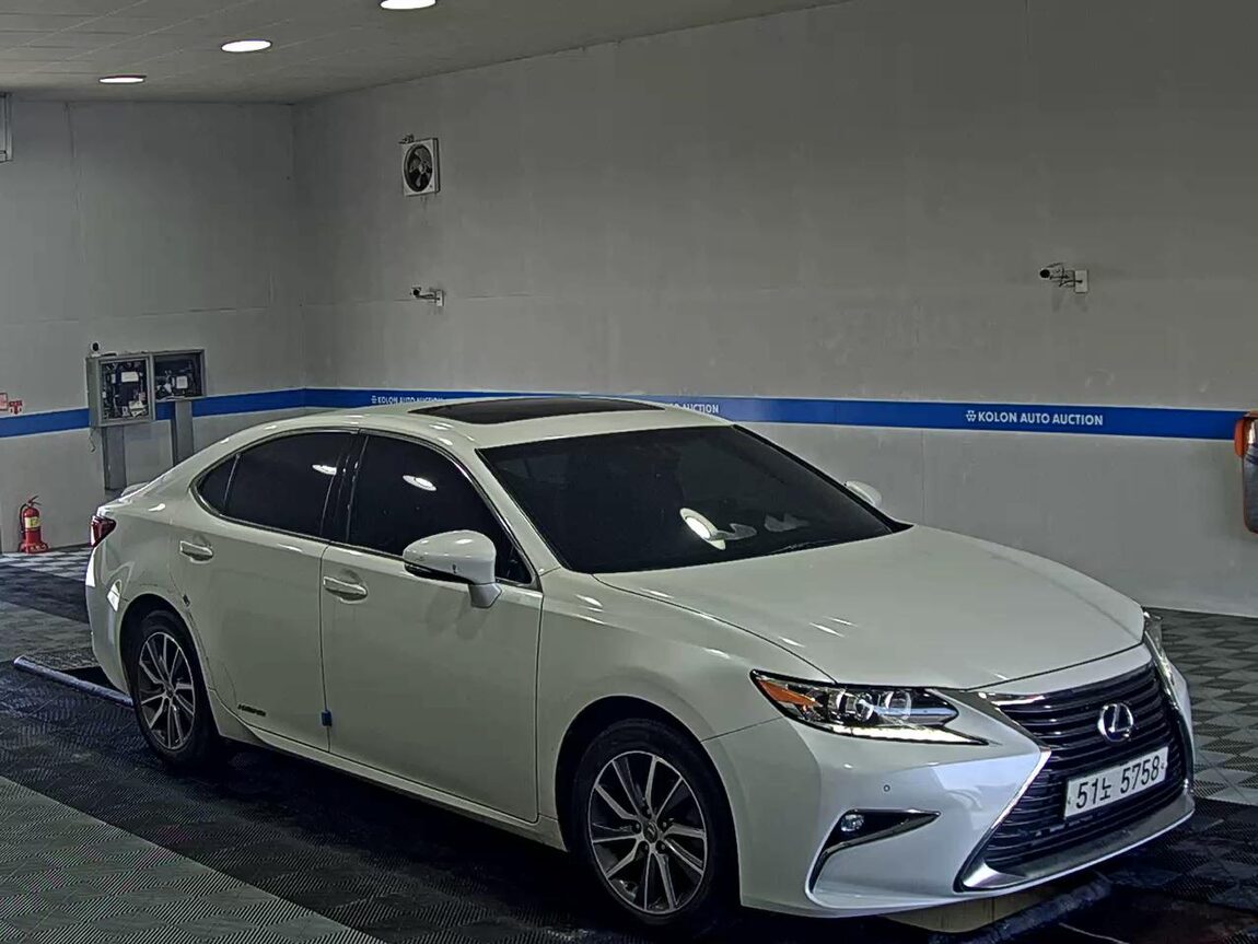LEXUS ES (6TH GEN) 300h 2017 - zdjęcie 3