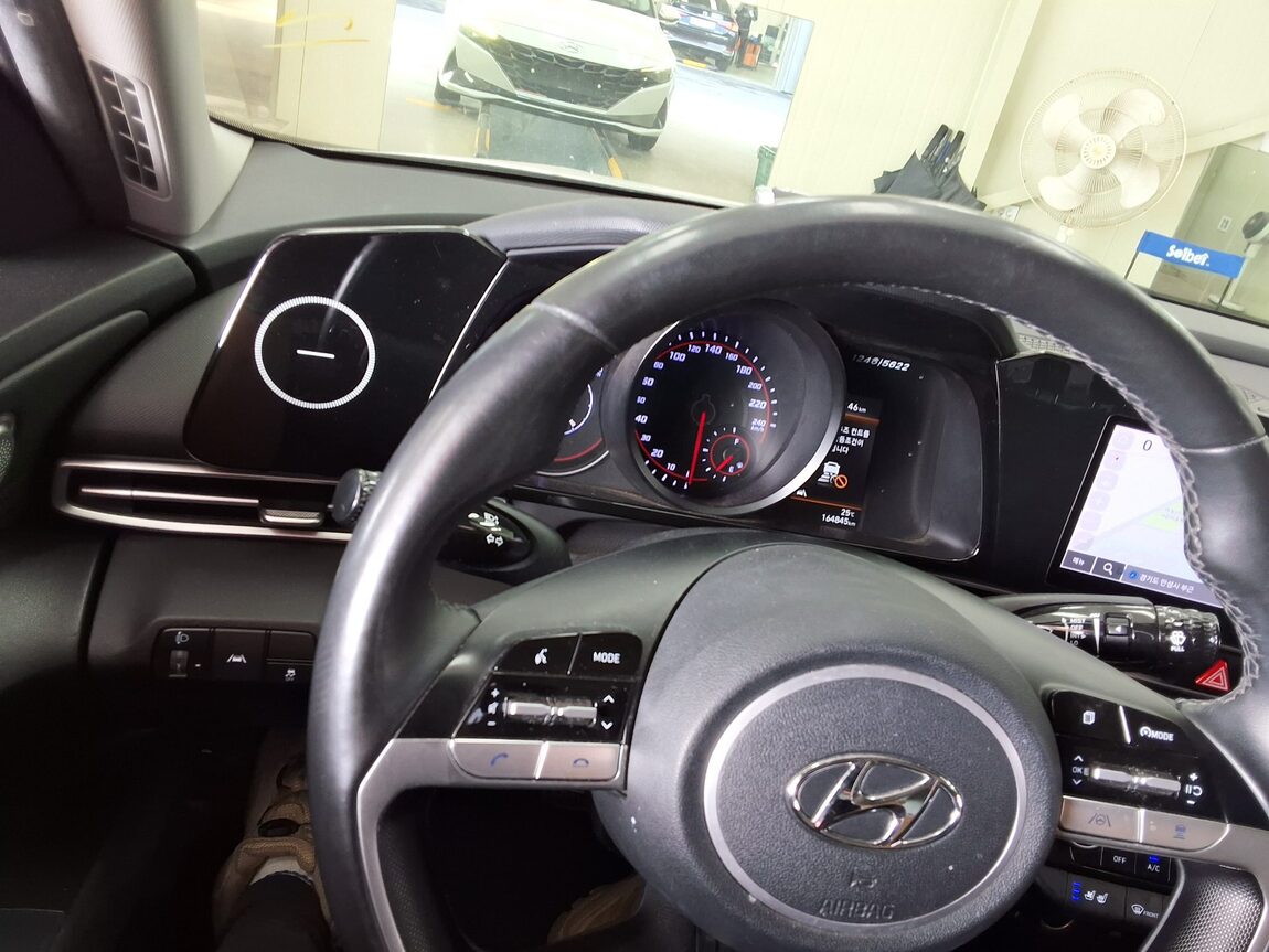 HYUNDAI AVANTE (CN7) 1.6 GASOLINE MODERN 2021 - zdjęcie 23