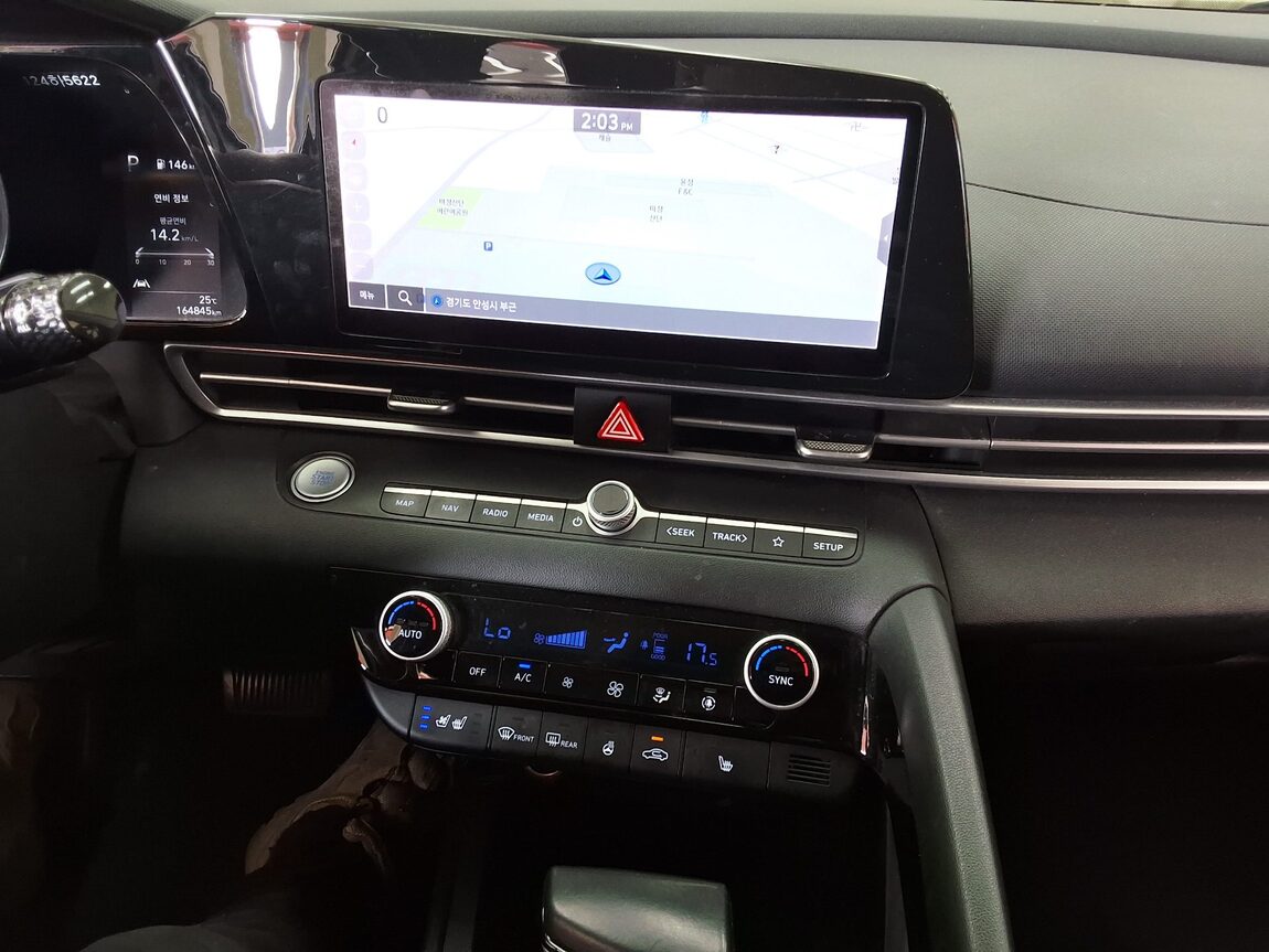HYUNDAI AVANTE (CN7) 1.6 GASOLINE MODERN 2021 - zdjęcie 24
