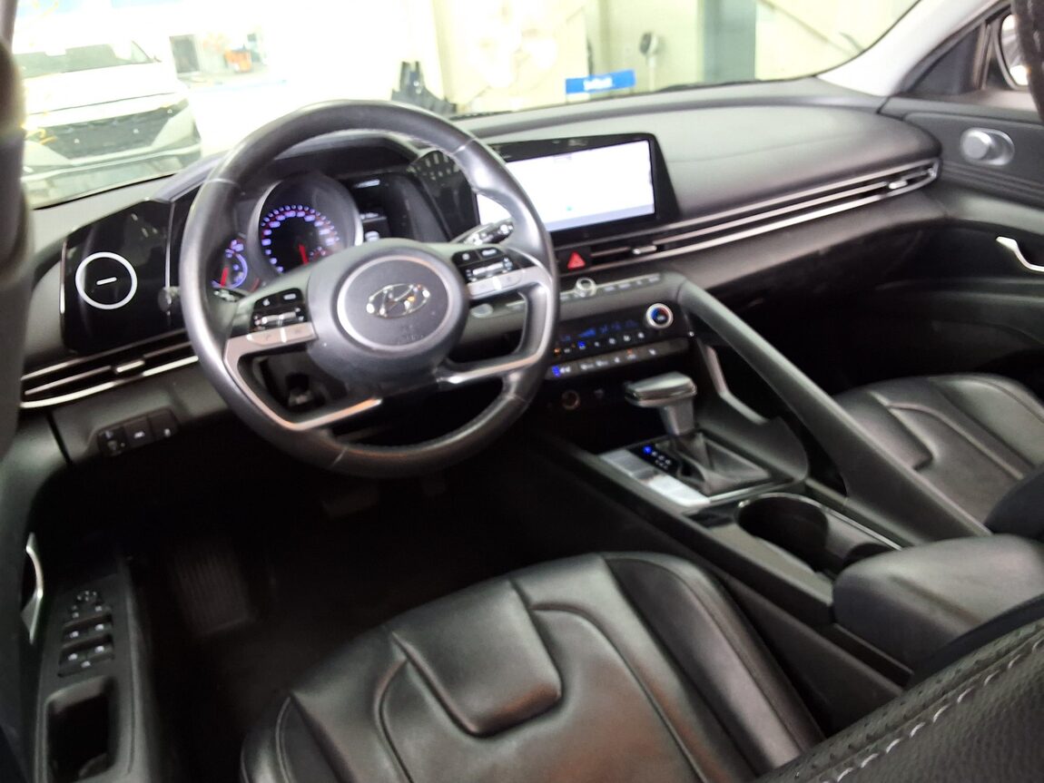 HYUNDAI AVANTE (CN7) 1.6 GASOLINE MODERN 2021 - zdjęcie 12