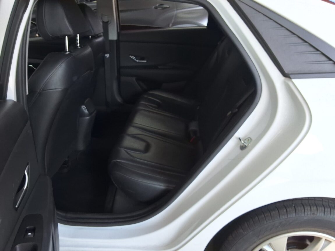 HYUNDAI AVANTE (CN7) 1.6 GASOLINE MODERN 2021 - zdjęcie 13