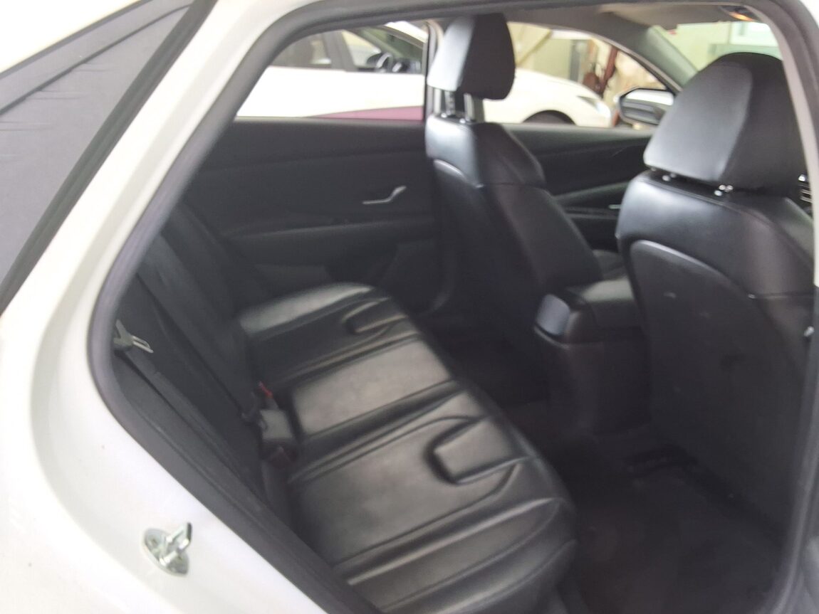 HYUNDAI AVANTE (CN7) 1.6 GASOLINE MODERN 2021 - zdjęcie 14