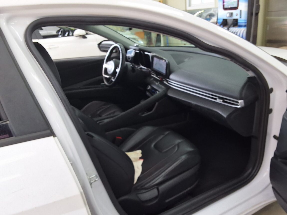 HYUNDAI AVANTE (CN7) 1.6 GASOLINE MODERN 2021 - zdjęcie 15