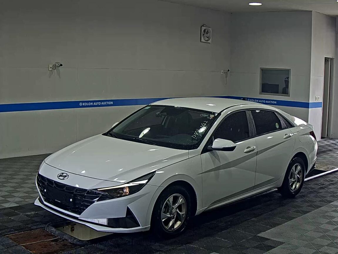 HYUNDAI AVANTE (CN7) 1.6 GASOLINE MODERN 2021 - zdjęcie 2