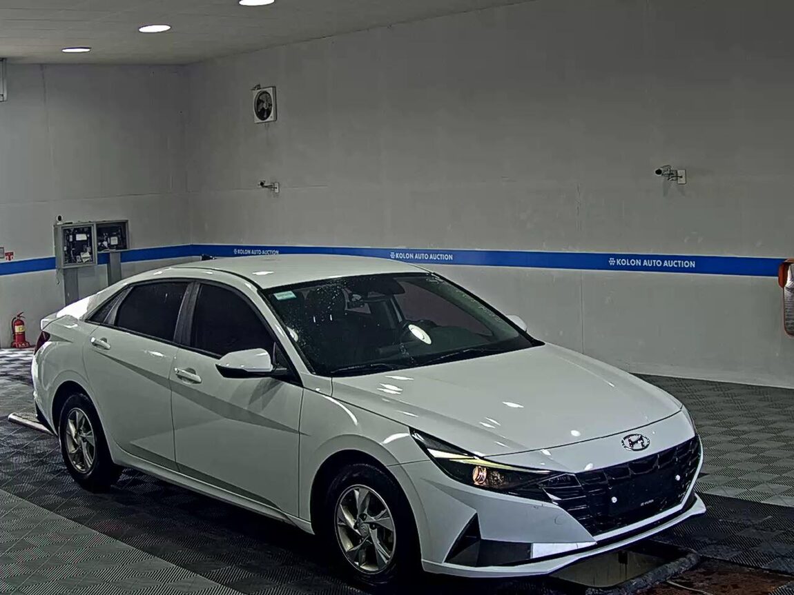 HYUNDAI AVANTE (CN7) 1.6 GASOLINE MODERN 2021 - zdjęcie 3