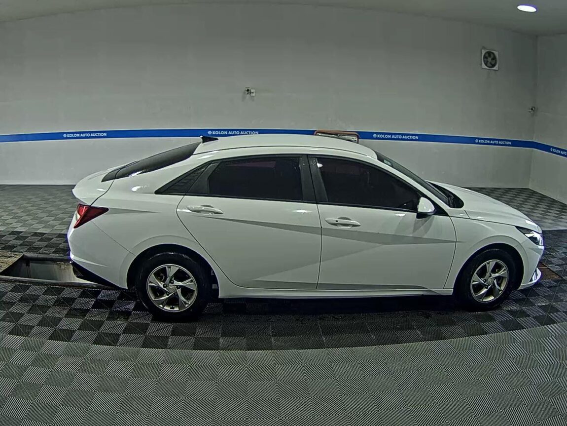 HYUNDAI AVANTE (CN7) 1.6 GASOLINE MODERN 2021 - zdjęcie 4