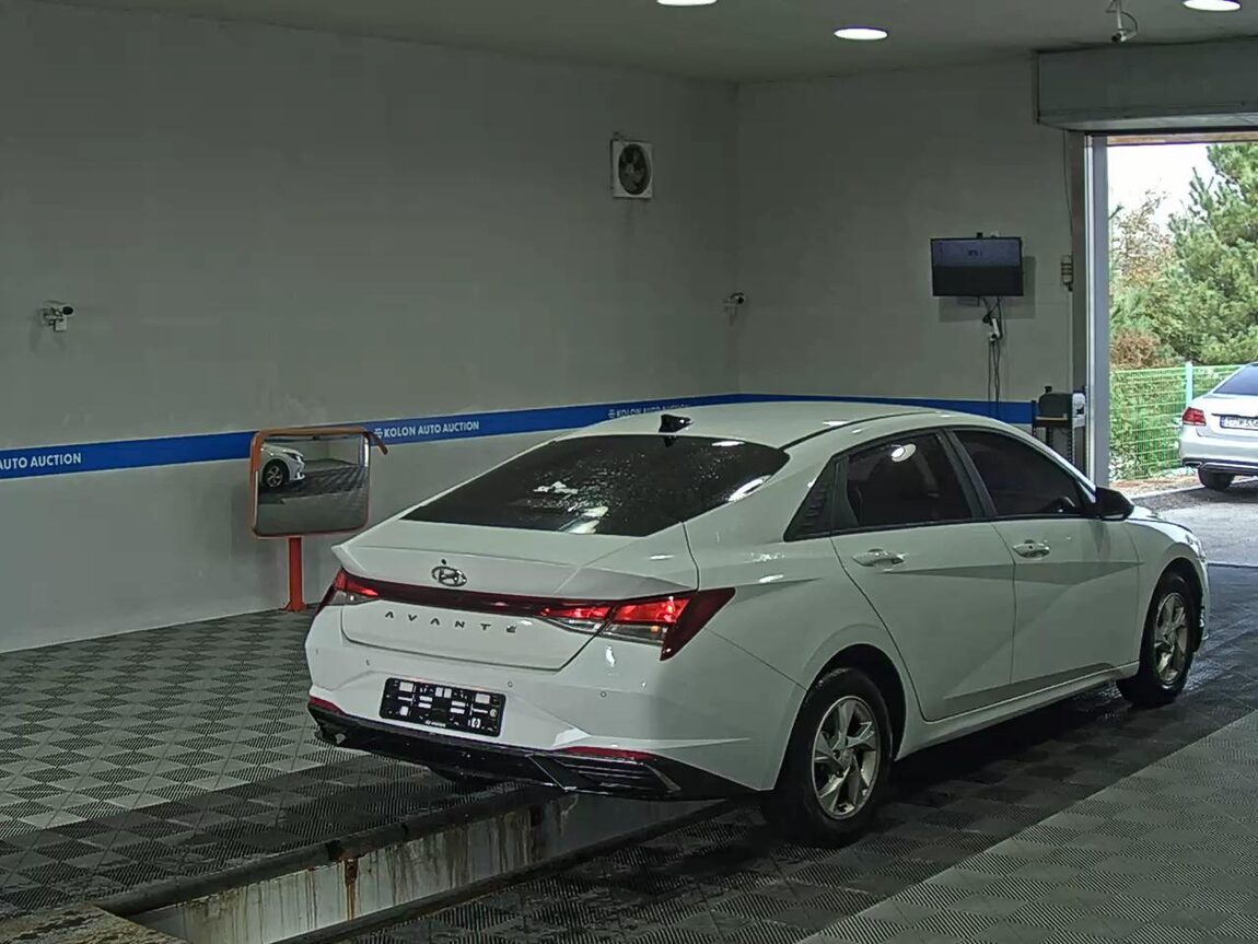 HYUNDAI AVANTE (CN7) 1.6 GASOLINE MODERN 2021 - zdjęcie 5