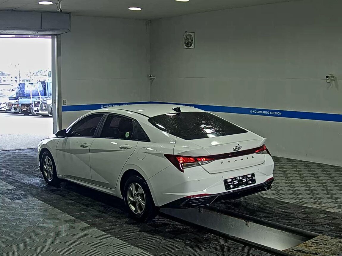 HYUNDAI AVANTE (CN7) 1.6 GASOLINE MODERN 2021 - zdjęcie 6